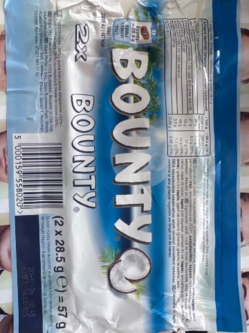 Milk chocolate (36%) with soft coconut filling (32%)